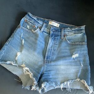 Abercrombie - The 4” Mom Short High Rise - Curve Live size 2/26